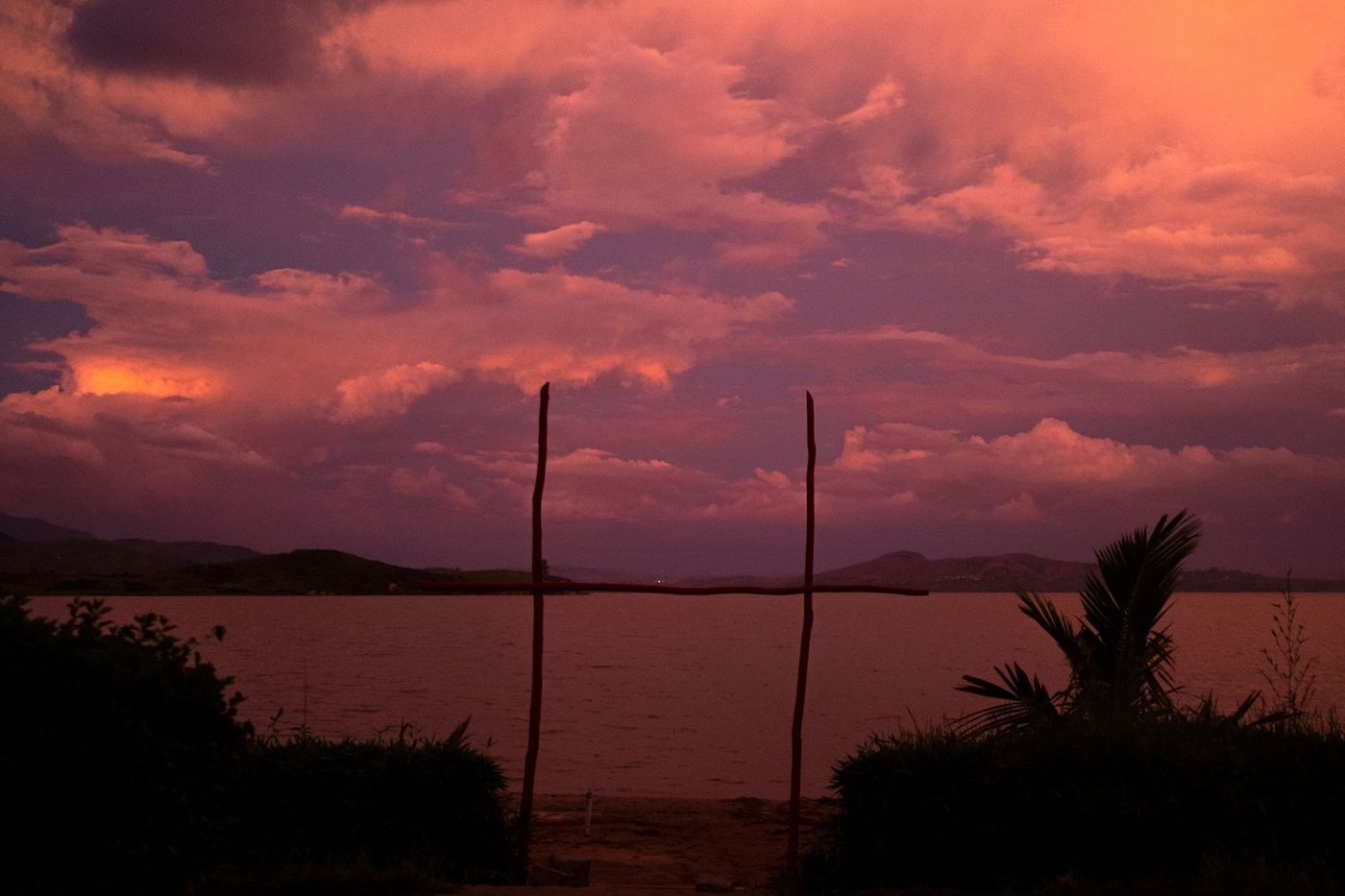 Crépuscule sur le lac Itasy, Madagascar