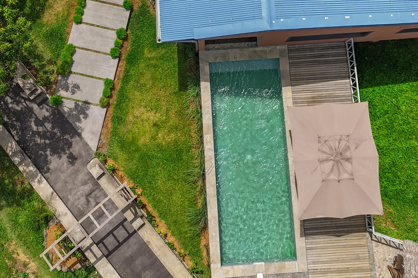 Piscine privée d’une villa Kokoa Serena, vue du ciel
